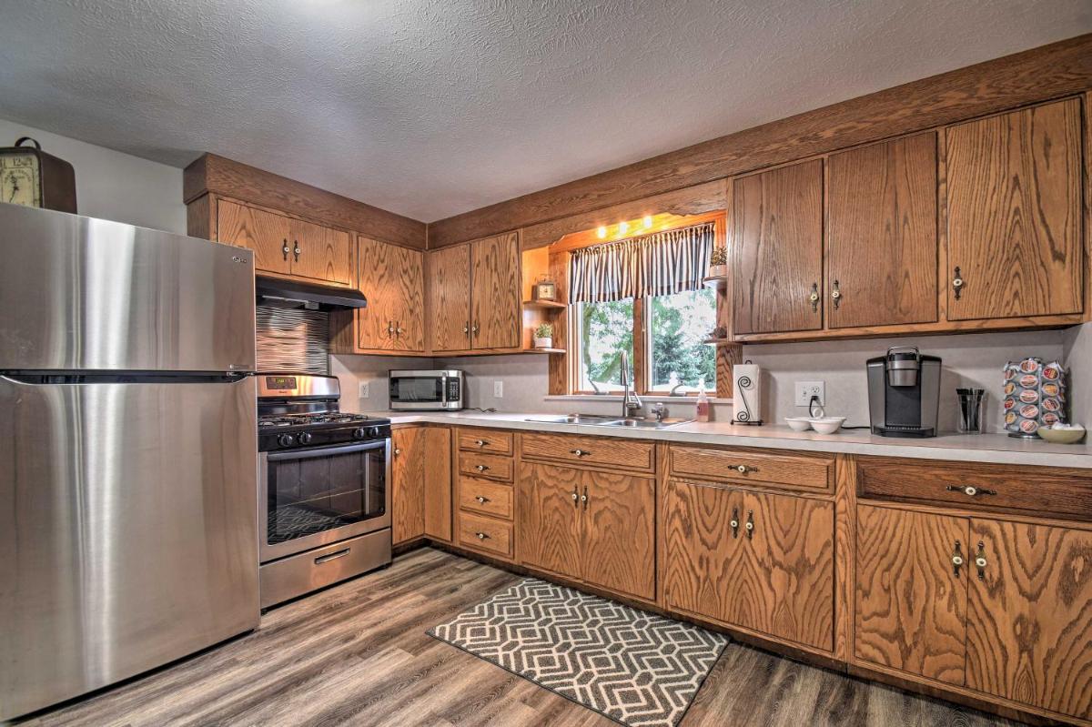 Cozy Goshen Farmhouse about 9 Mi to Amish Acres - Housity