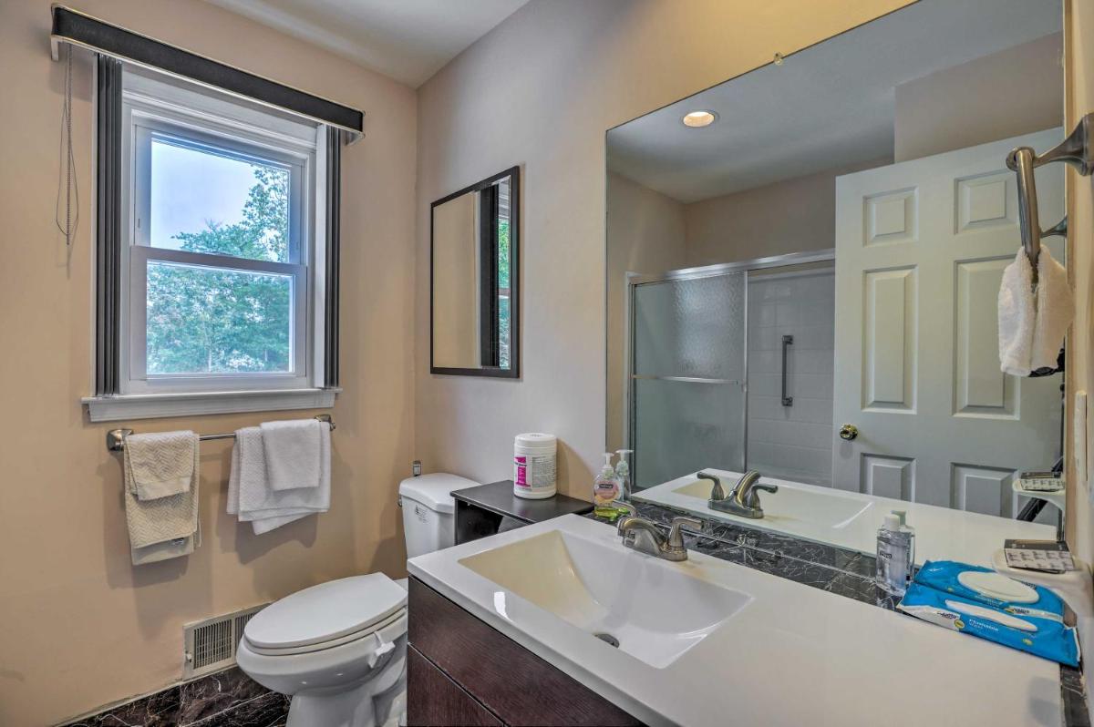Jersey Home with Private In-Ground Pool and Hot Tub! - Housity