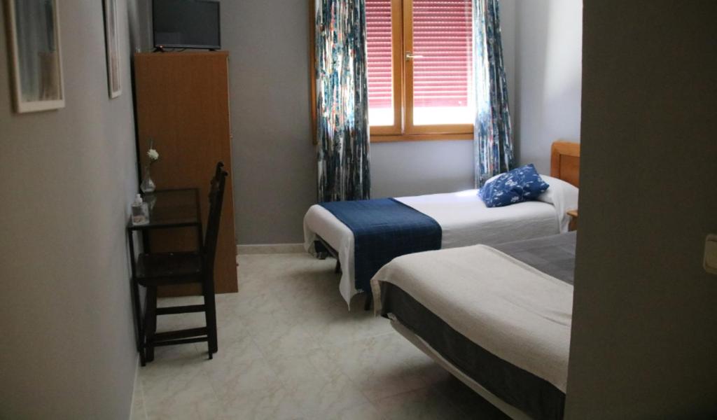 HOSTAL BURGALES - Housity