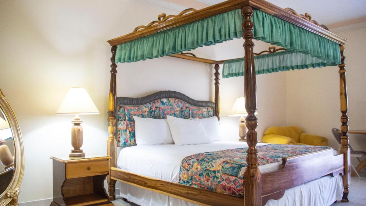 Holidays At Holiday Heaven - Housity