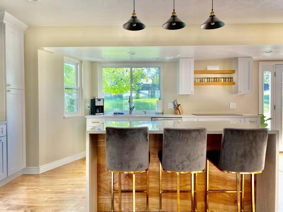Modern Home near Red Rocks - Housity