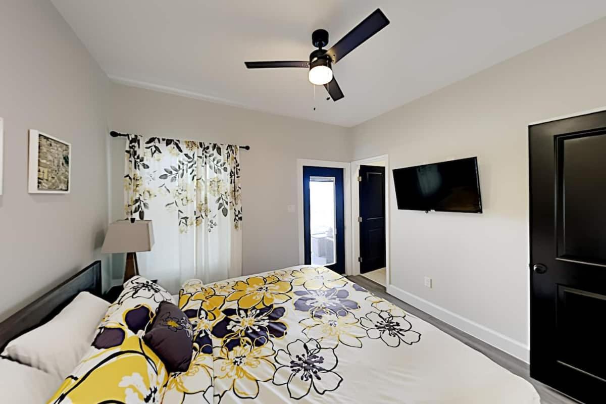 Luxurious Family-friendly Oasis with Laguna Views - Housity