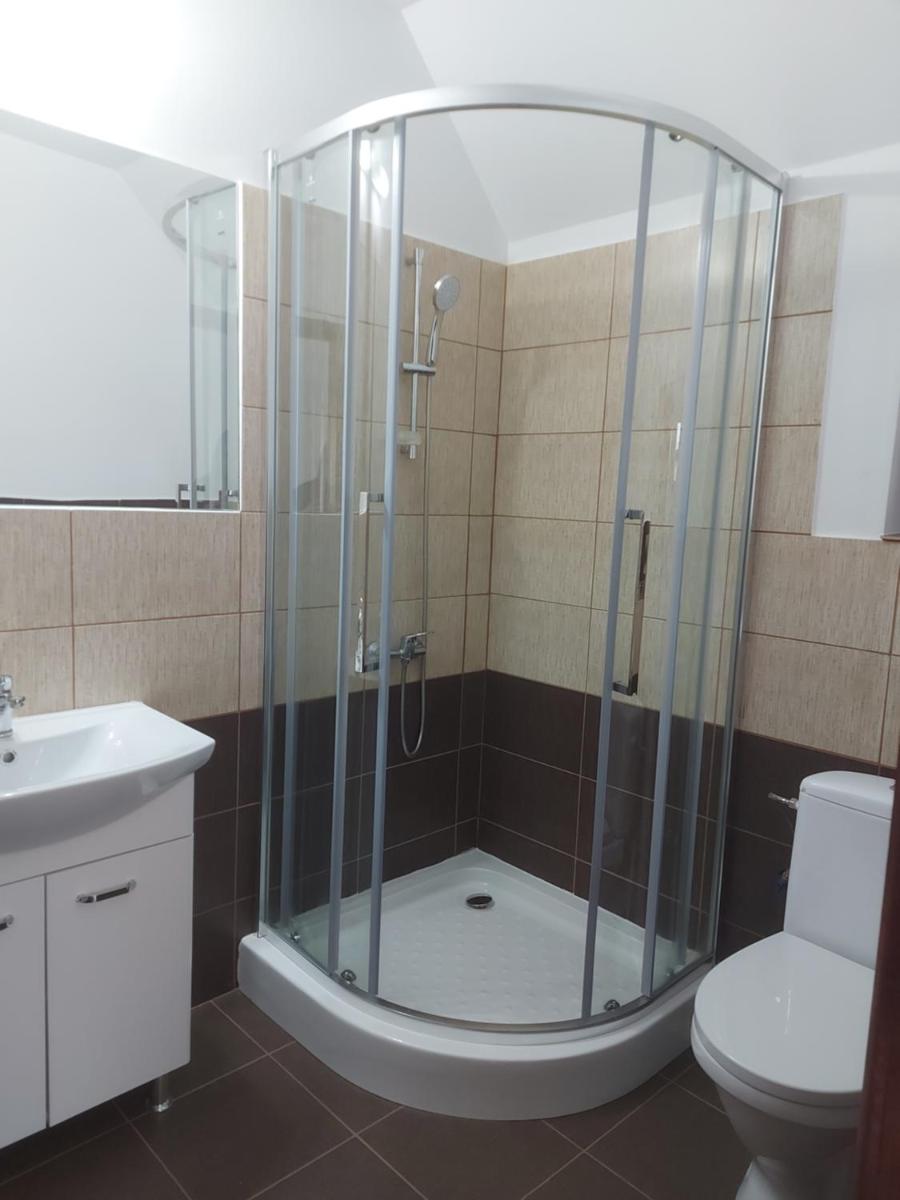 Pensiunea Poiana Luminoasă - Housity