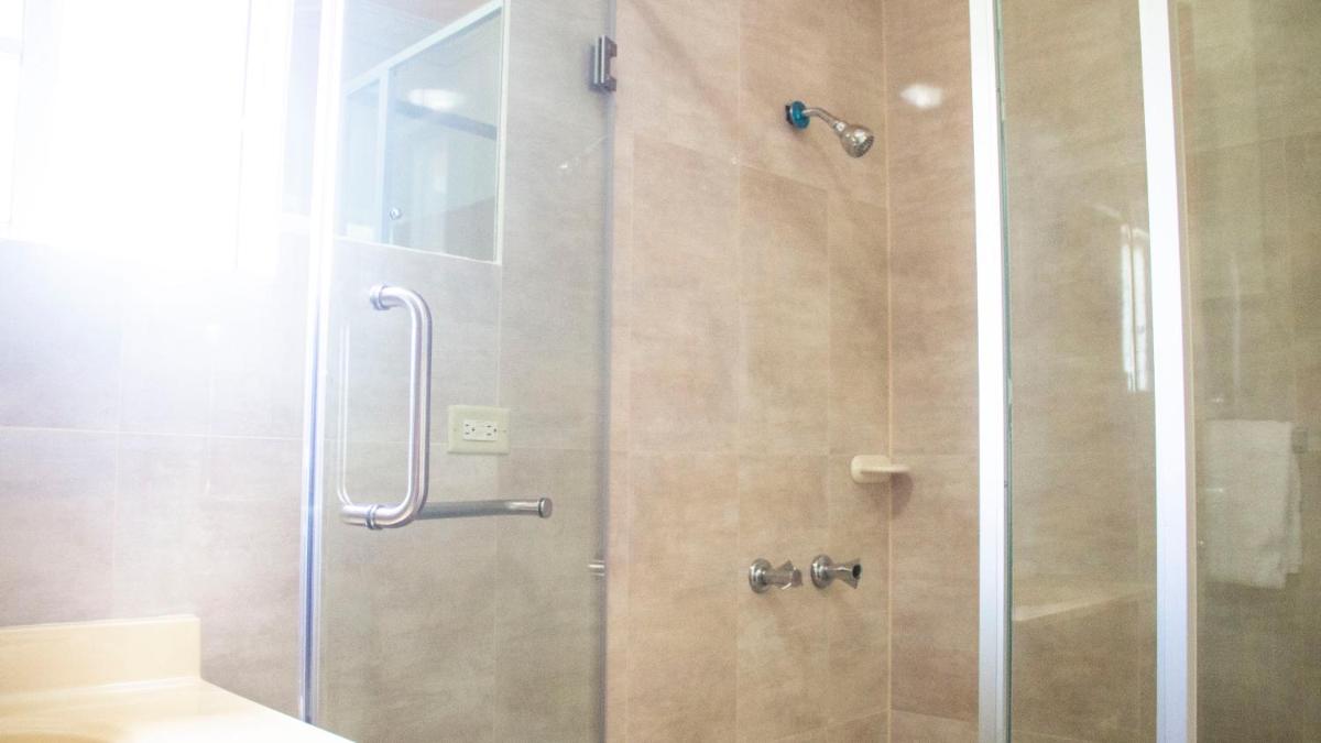 Holidays At Holiday Heaven - Housity