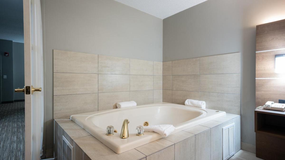 Holiday Inn Express & Suites Bad Axe by IHG - Housity
