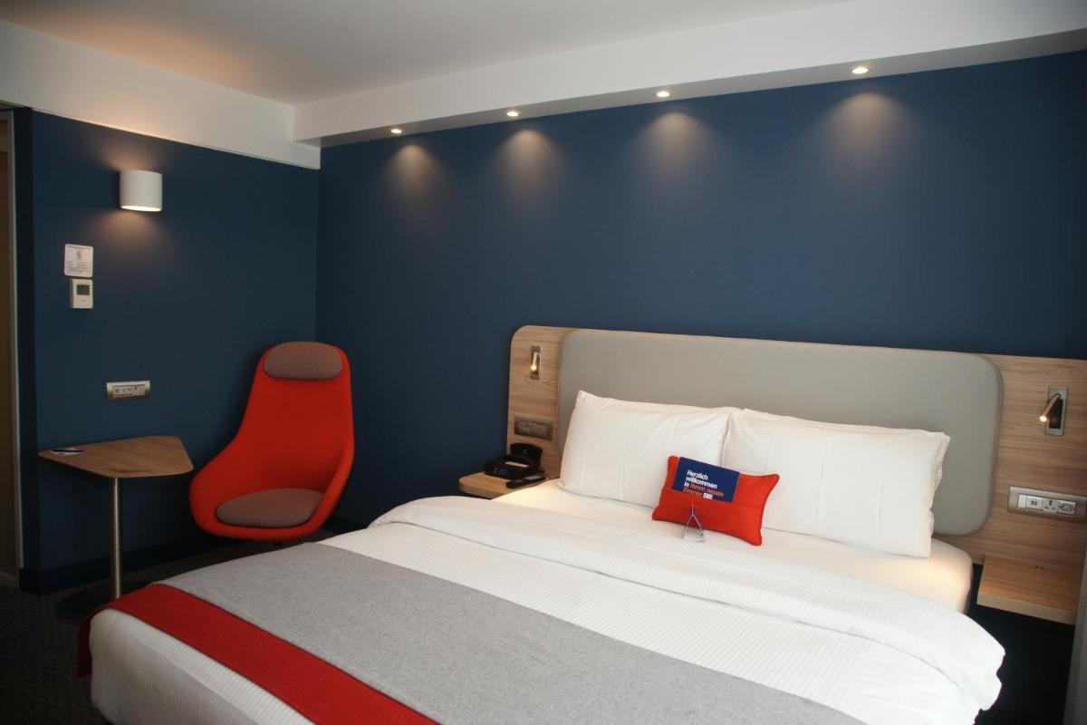 Holiday Inn Express Zürich Airport, an IHG Hotel - Housity