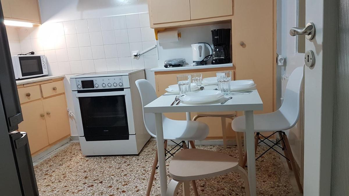 Suitetrails - Orange Apartment - Athens Center, 3 BD, 1.5 BATH