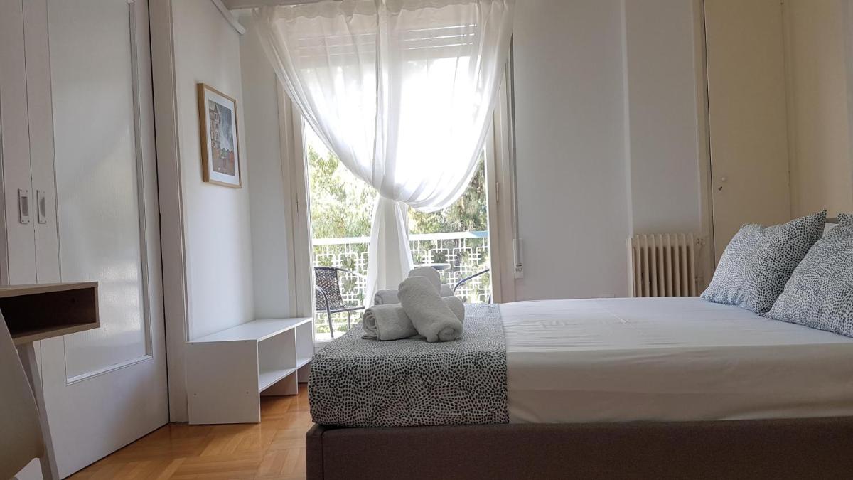 Suitetrails - Orange Apartment - Athens Center, 3 BD, 1.5 BATH