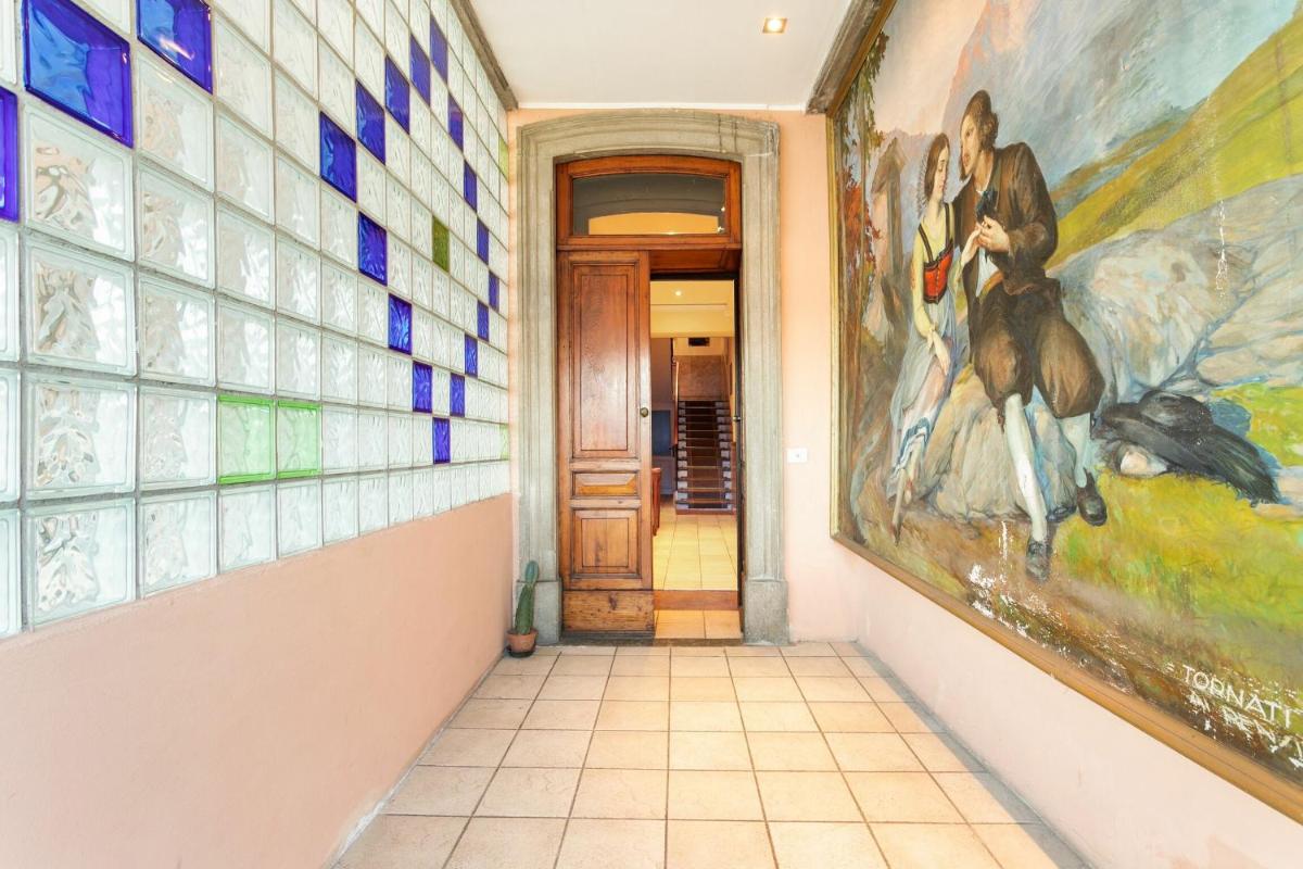 Rodrigo Lakeside Suits - Housity
