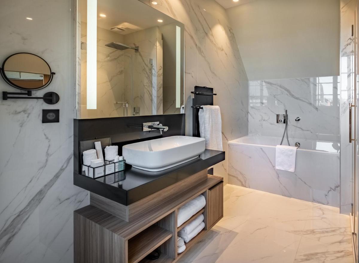 Salle de bains dans l'établissement Les Trésorières