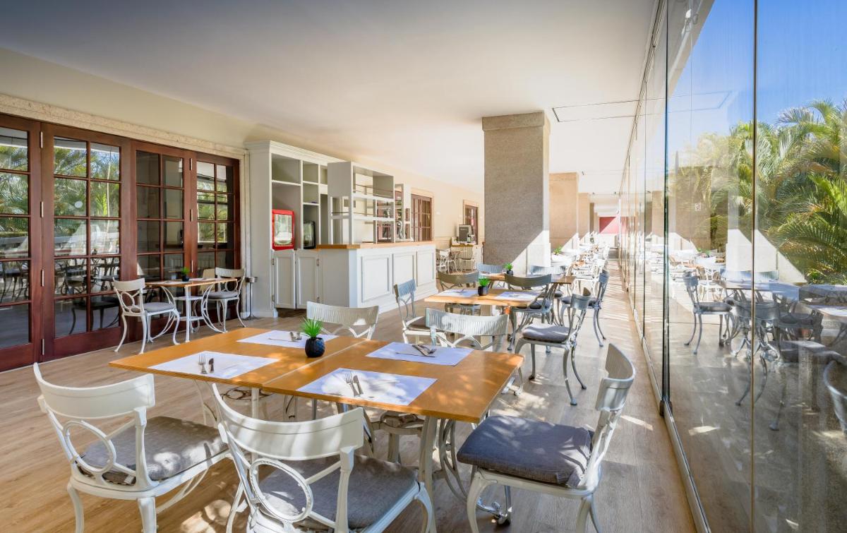 Un restaurante o sitio para comer en Barceló Marbella