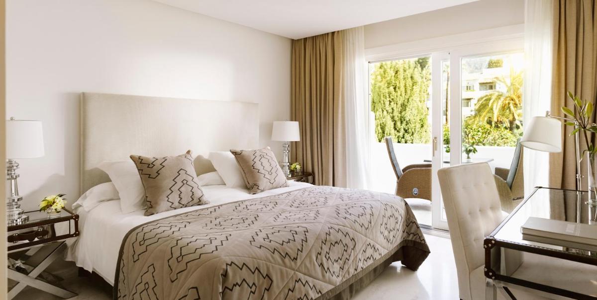 Cama o camas de una habitación en Puente Romano Marbella