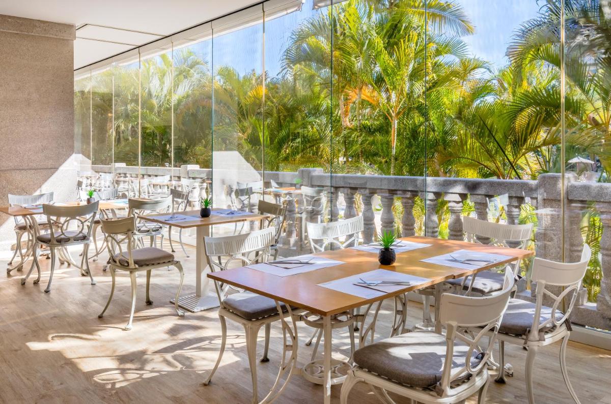 Un restaurante o sitio para comer en Barceló Marbella