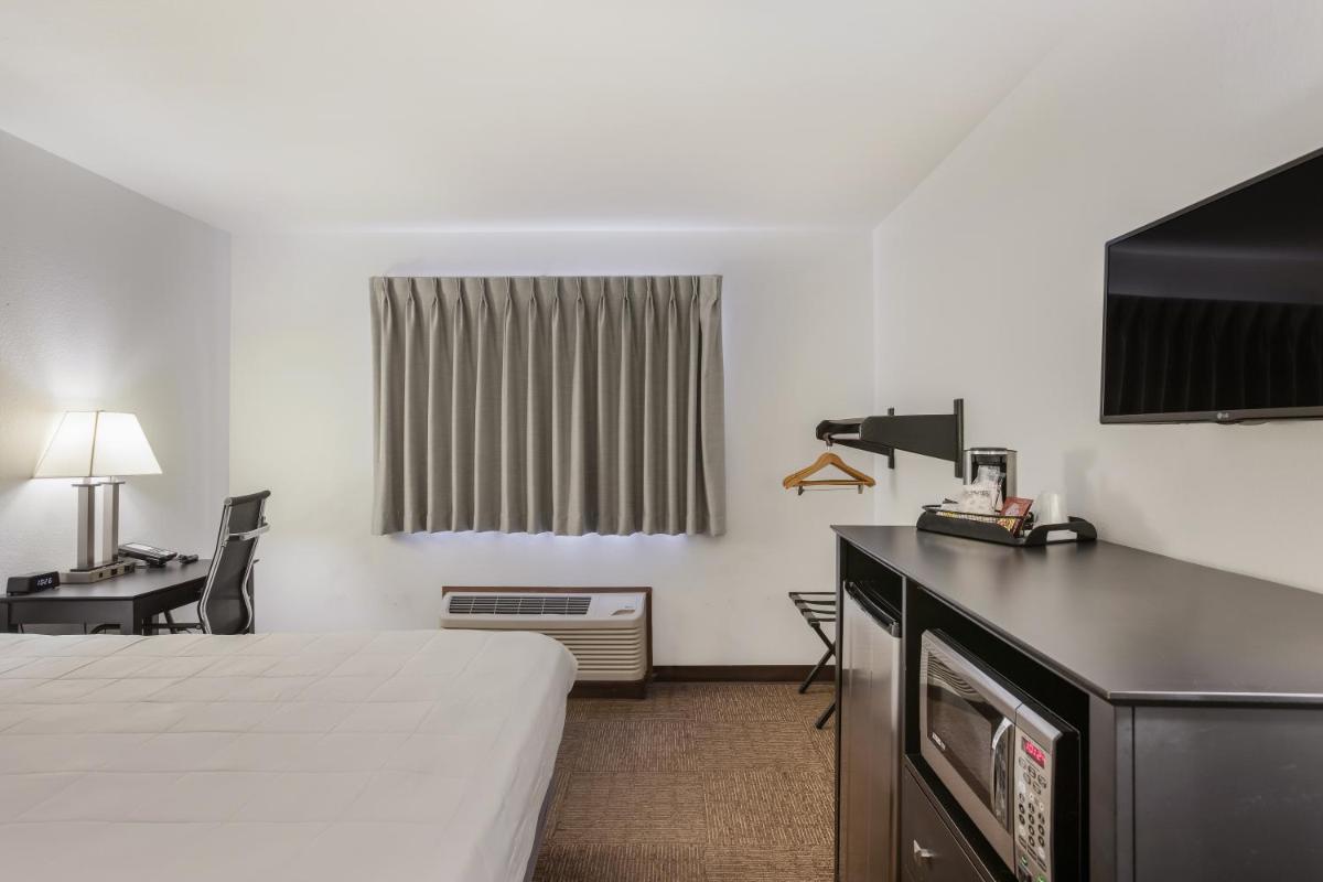 Americas Best Value Inn & Suites-Birch Run - Housity