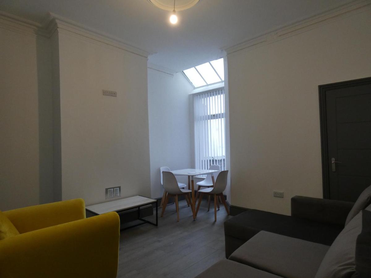 Townhouse @ St John Street Stoke - Housity