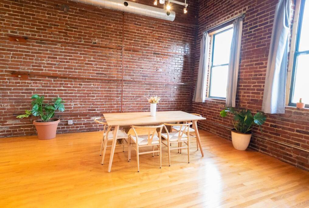 Modern Arts District Loft With Huge Private Patio - Housity