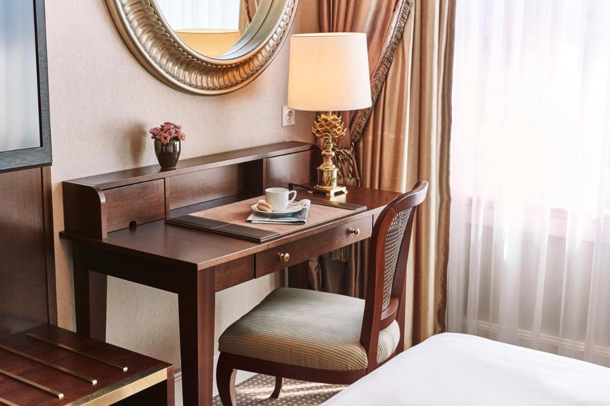 Ein Bett oder Betten in einem Zimmer der Unterkunft Steigenberger Icon Parkhotel Düsseldorf