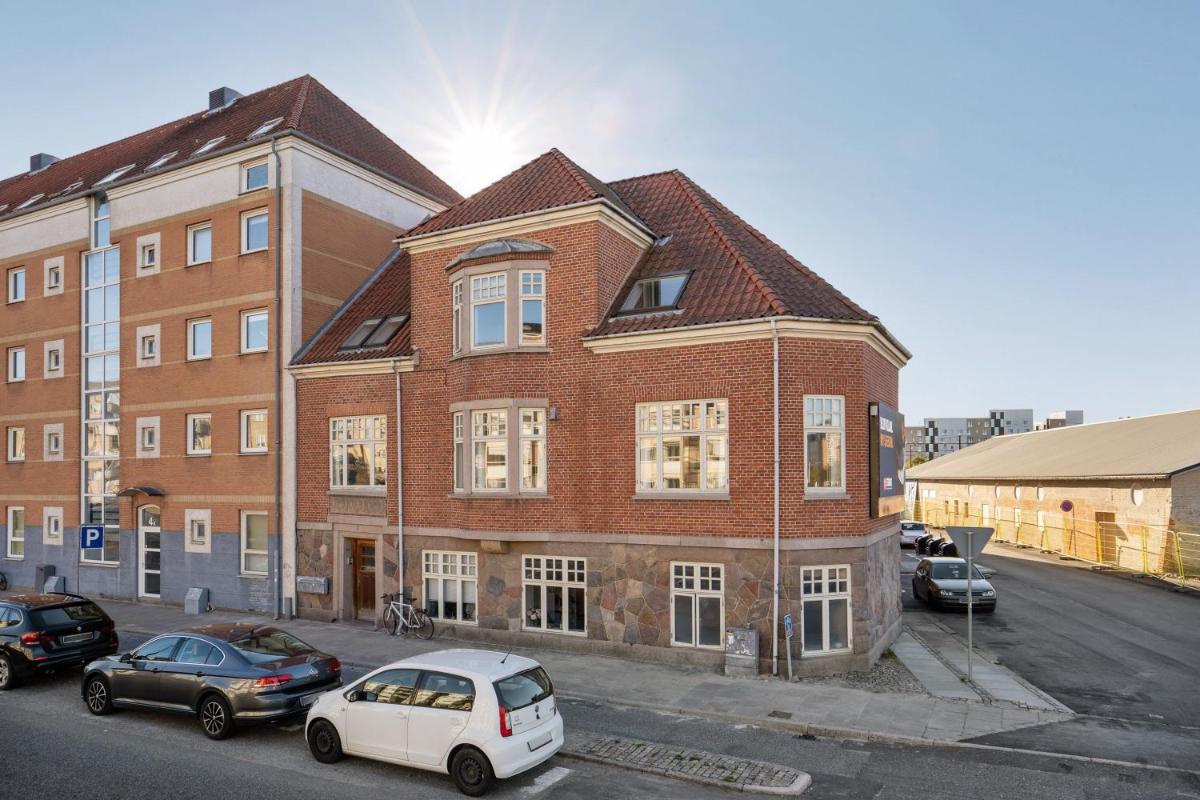 Cozy 4-Bedroom Apartment Aalborg - Housity