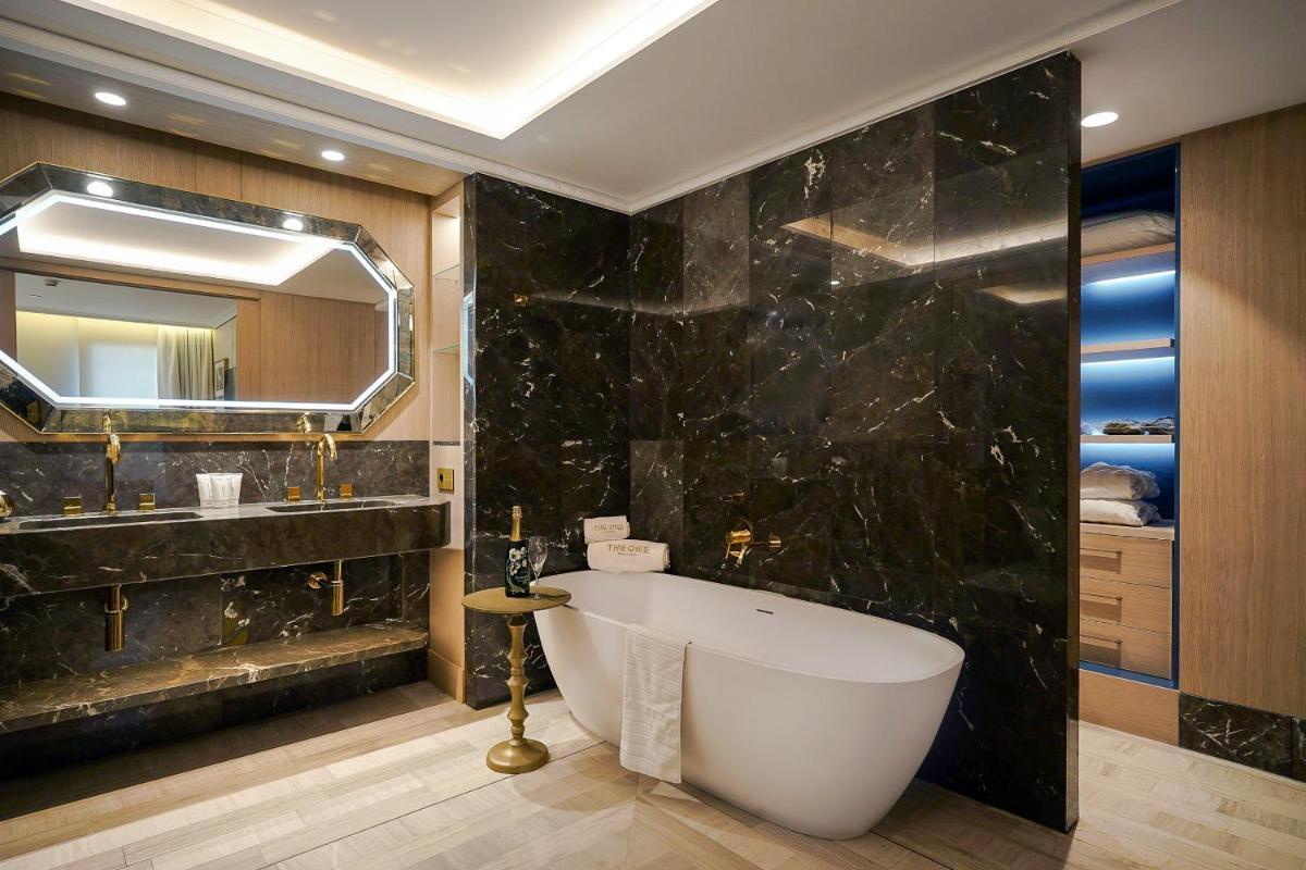 Un baño de The One Barcelona GL