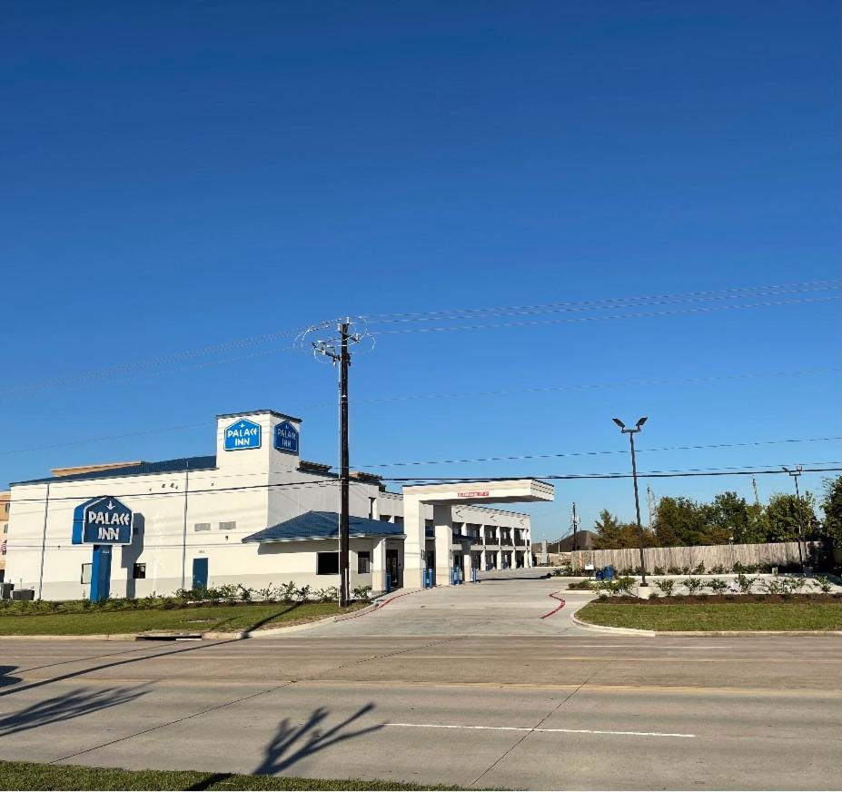 Palace Inn Blue - Garth Rd - Housity