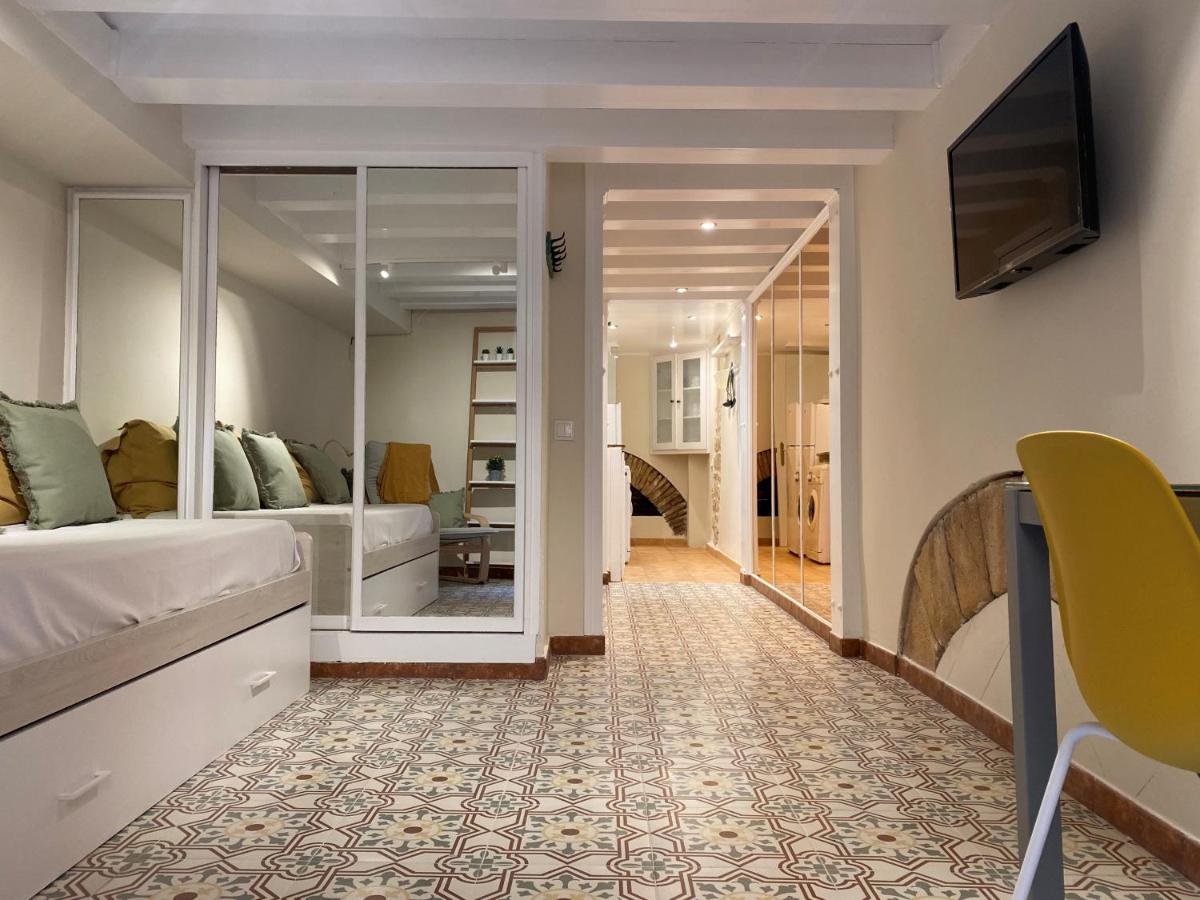 TarracoHomes, TH143 Studio Old Town - Housity