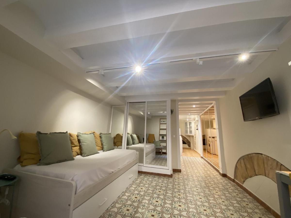 TarracoHomes, TH143 Studio Old Town - Housity