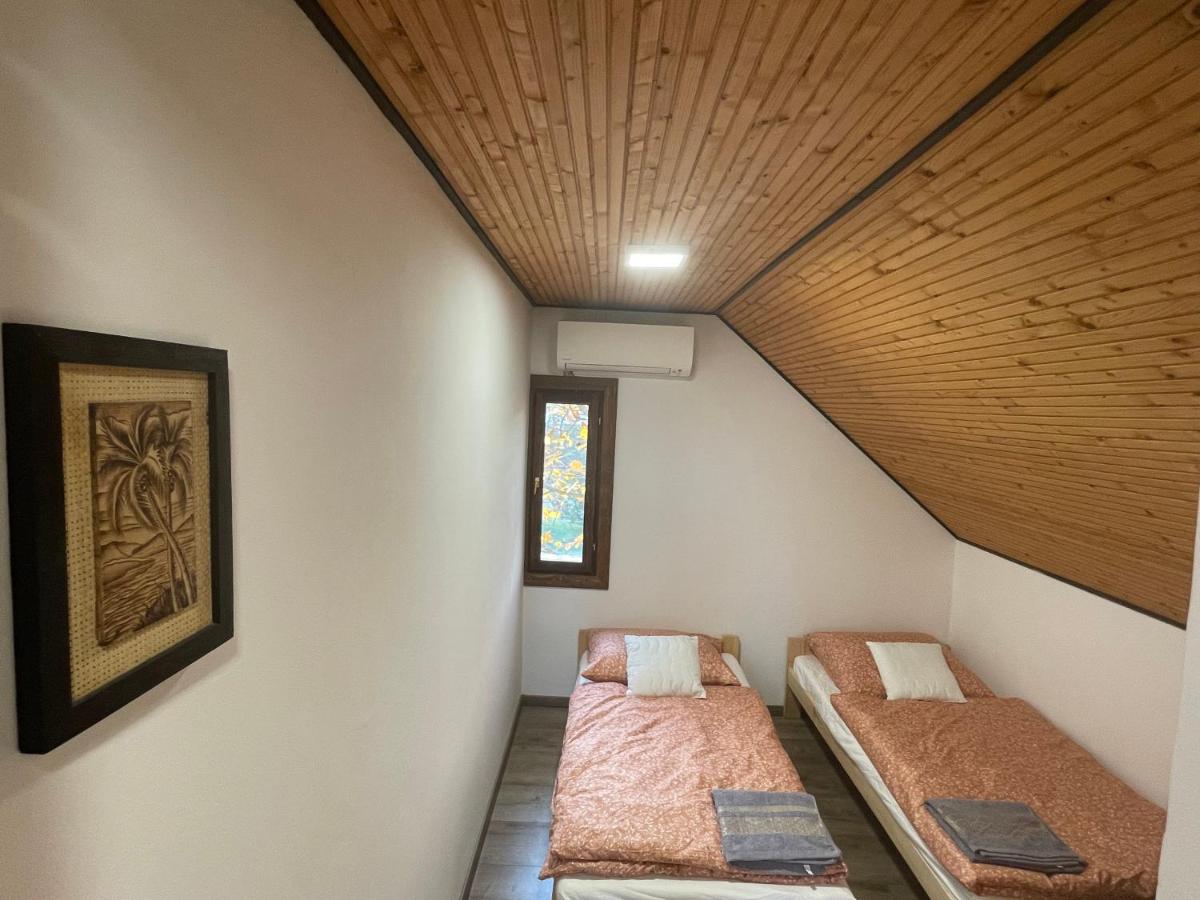 Perényi Pince és Vendégház Hajós - Housity