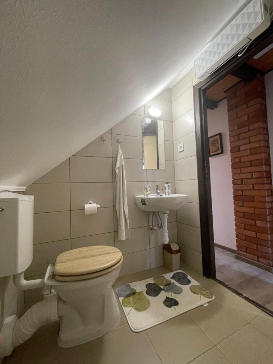 Perényi Pince és Vendégház Hajós - Housity