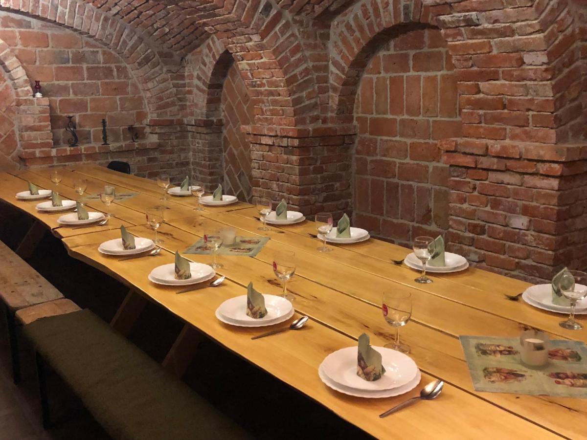 Korona Panzió - Housity