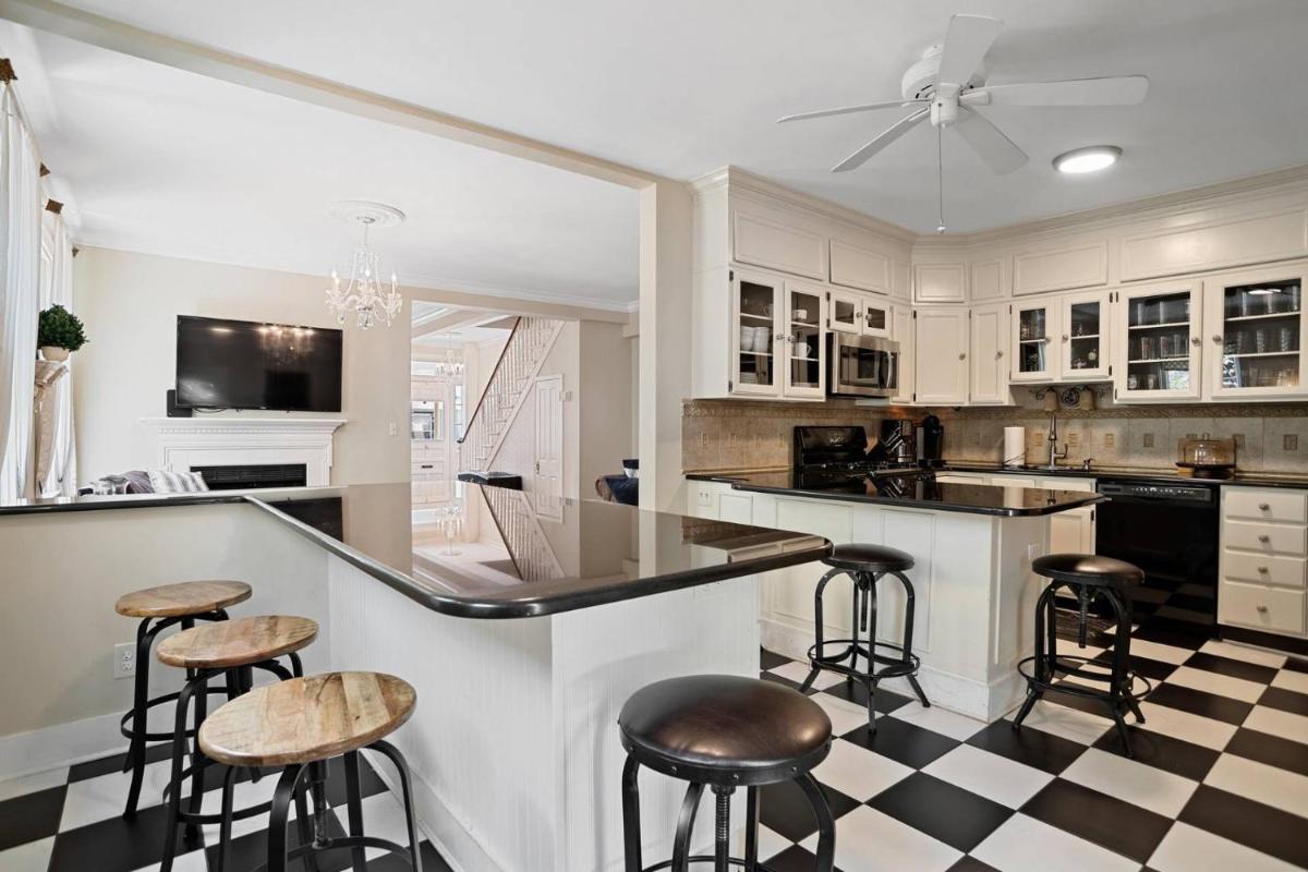 The Randall House - Housity