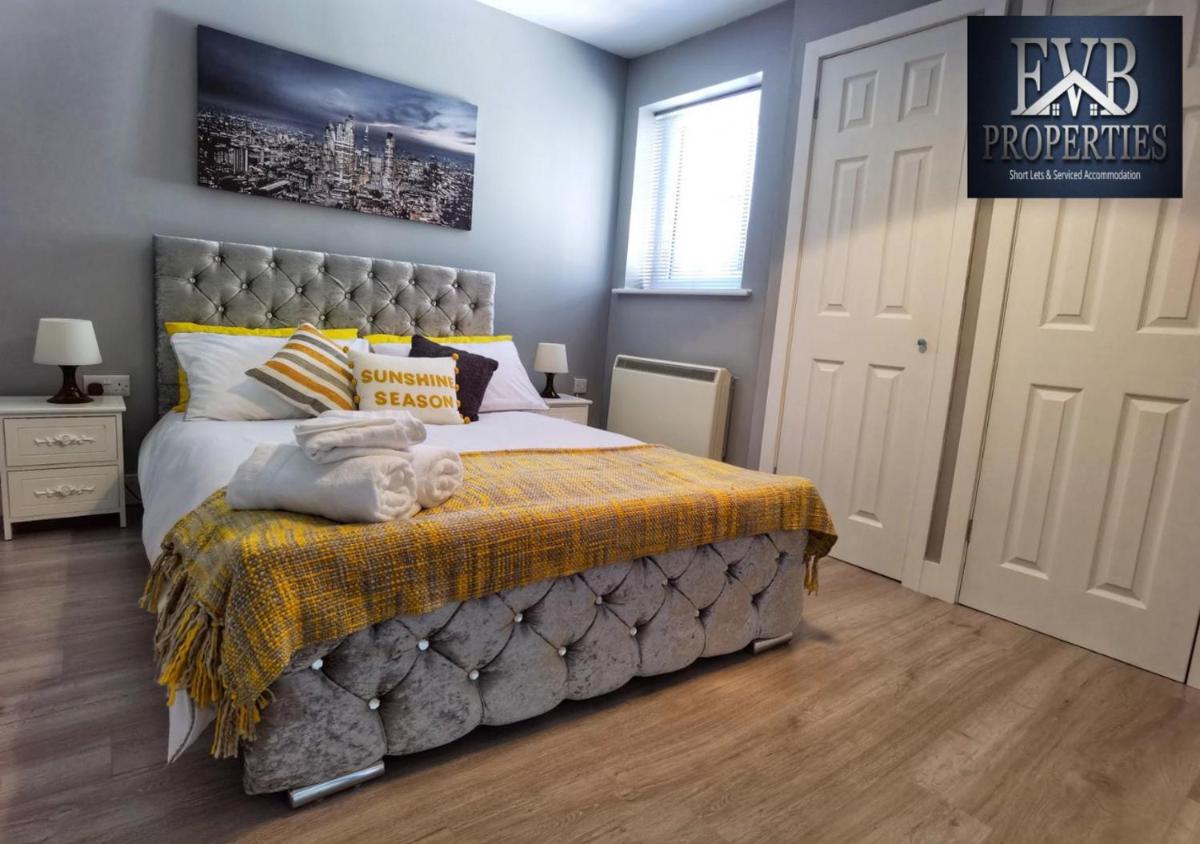 Spireview 2 Bedroom Apartment EVB Properties Short Lets & Serviced Accommodation ,Titanic City- Southampton - Housity