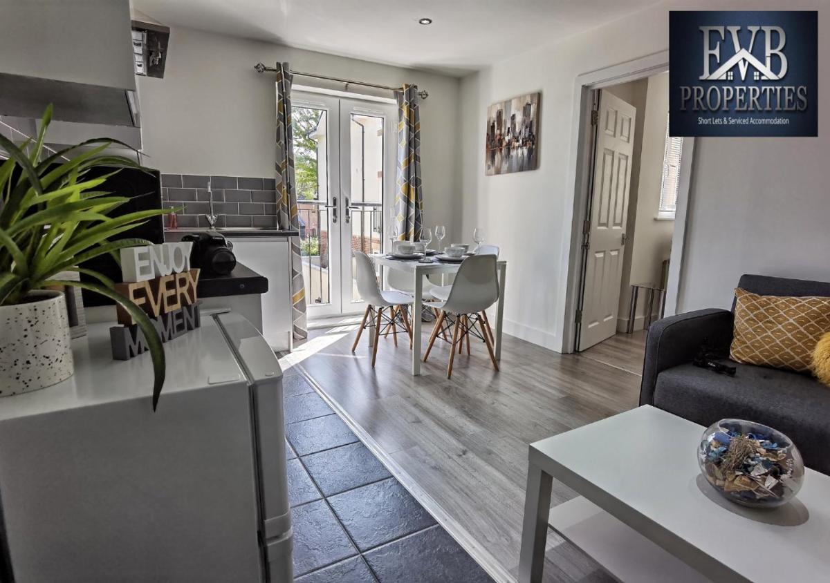 Spireview 2 Bedroom Apartment EVB Properties Short Lets & Serviced Accommodation ,Titanic City- Southampton - Housity