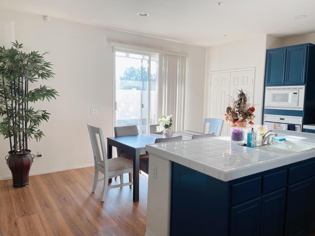 Homeinn - Luxe Residence in Prime Location of Fontana - Housity