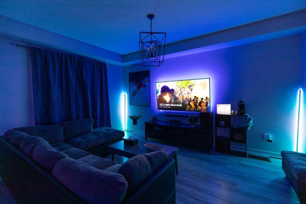 8 BEDS Tomorrowland - 15 Minutes To The Falls - Housity