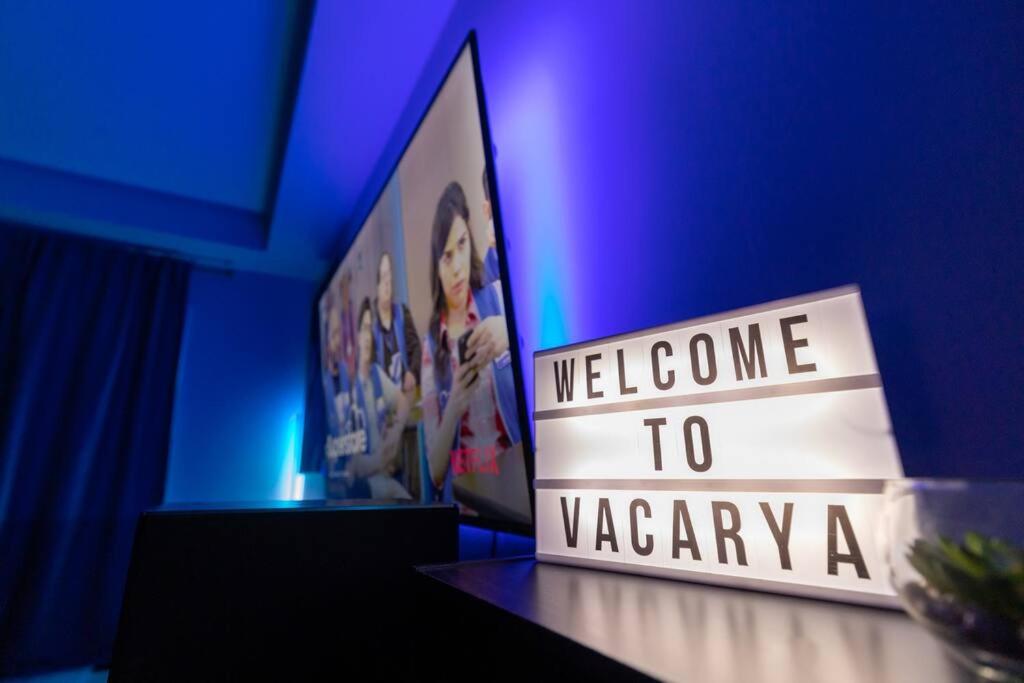 8 BEDS Tomorrowland - 15 Minutes To The Falls - Housity