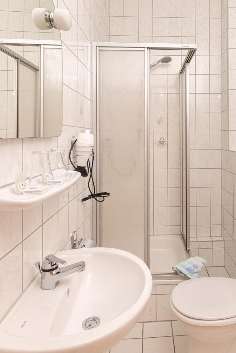 Hotel Carola - Housity