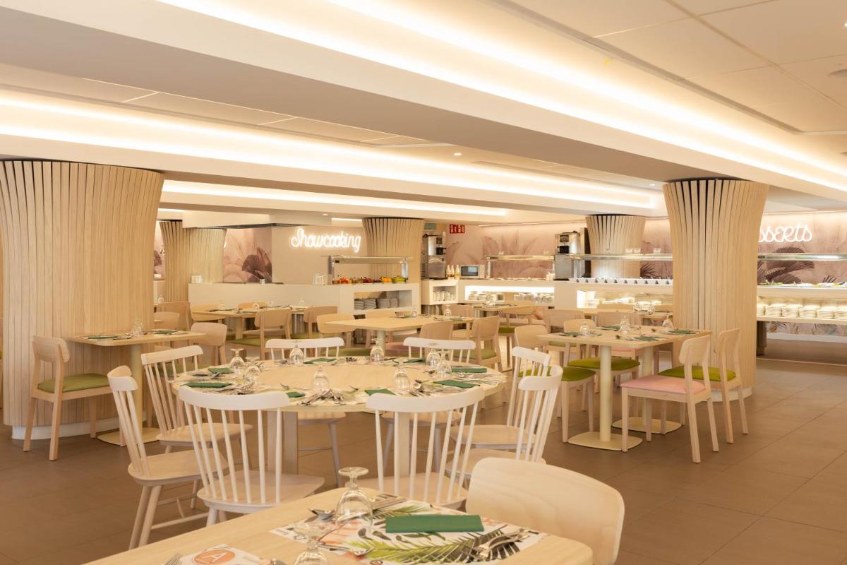 Un restaurante o sitio para comer en Ambassador Playa I