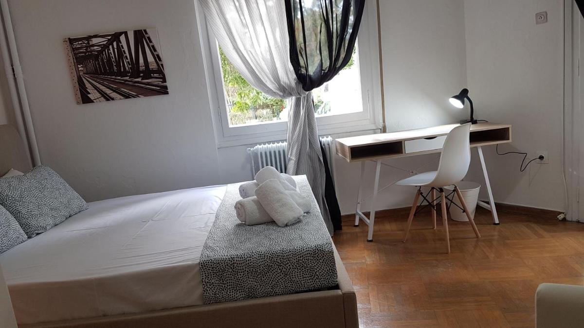Suitetrails - Mango Apartment - Athens Center, 3 BD, 1 BATH