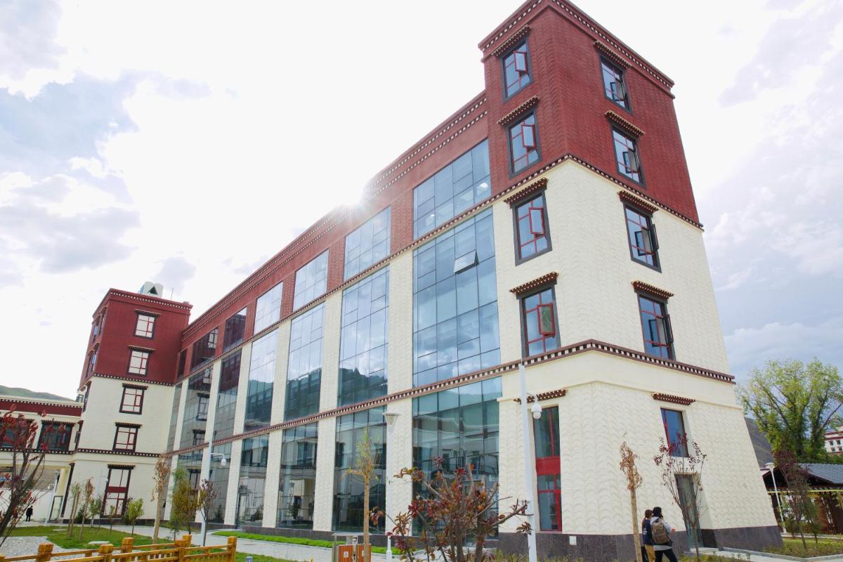 Ustay Luxury Hotel - Housity