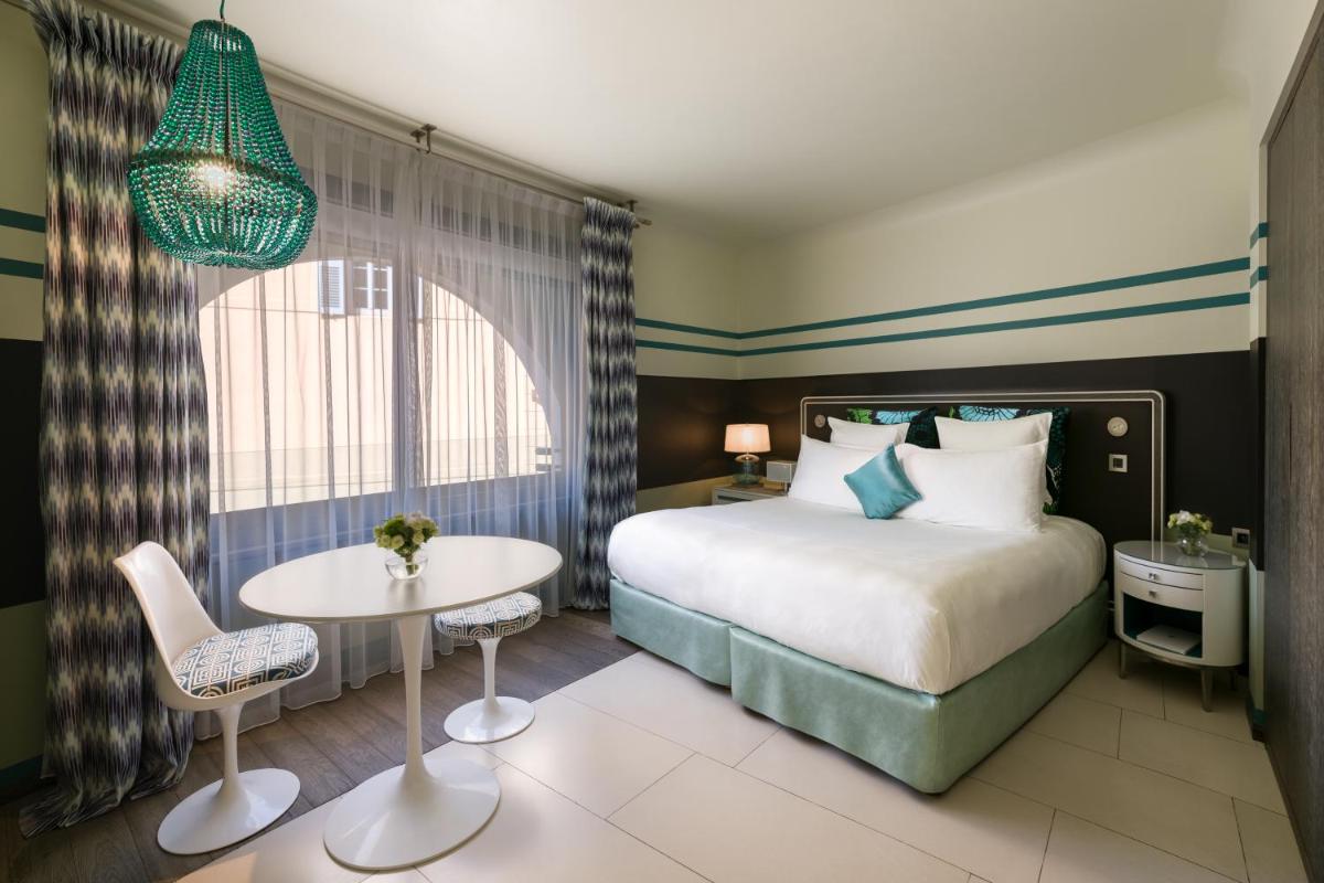 Un ou plusieurs lits dans un hébergement de l'établissement Hôtel de Paris Saint-Tropez