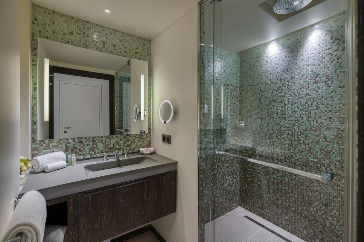 Salle de bains dans l'établissement Hôtel de Paris Saint-Tropez