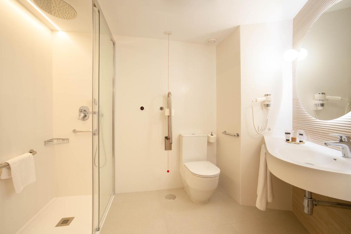 Un baño de Ambassador Playa II