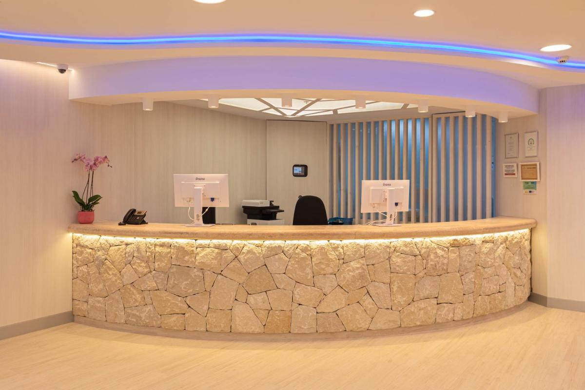 El vestíbulo o zona de recepción de Ambassador Playa II