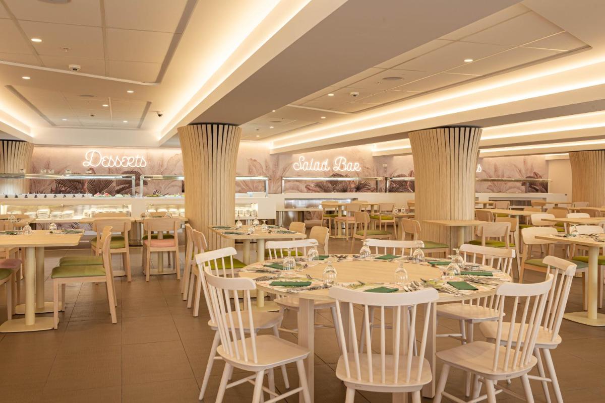 Un restaurante o sitio para comer en Ambassador Playa II