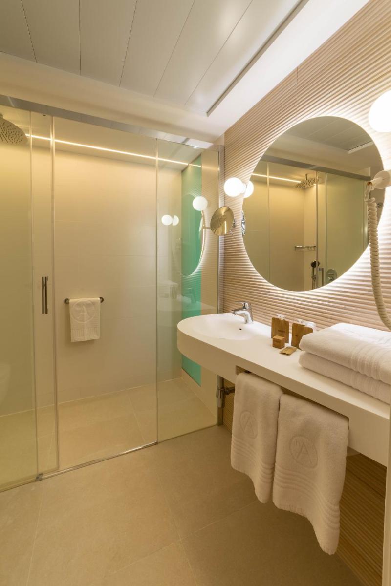 Un baño de Ambassador Playa II