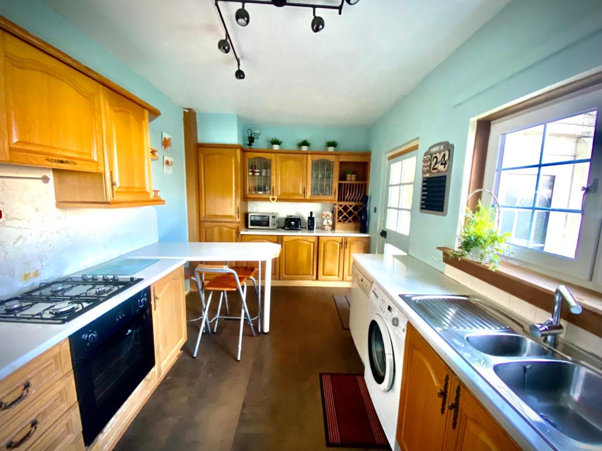 Cosy 2 bed house with direct train link to Glasgow - Housity