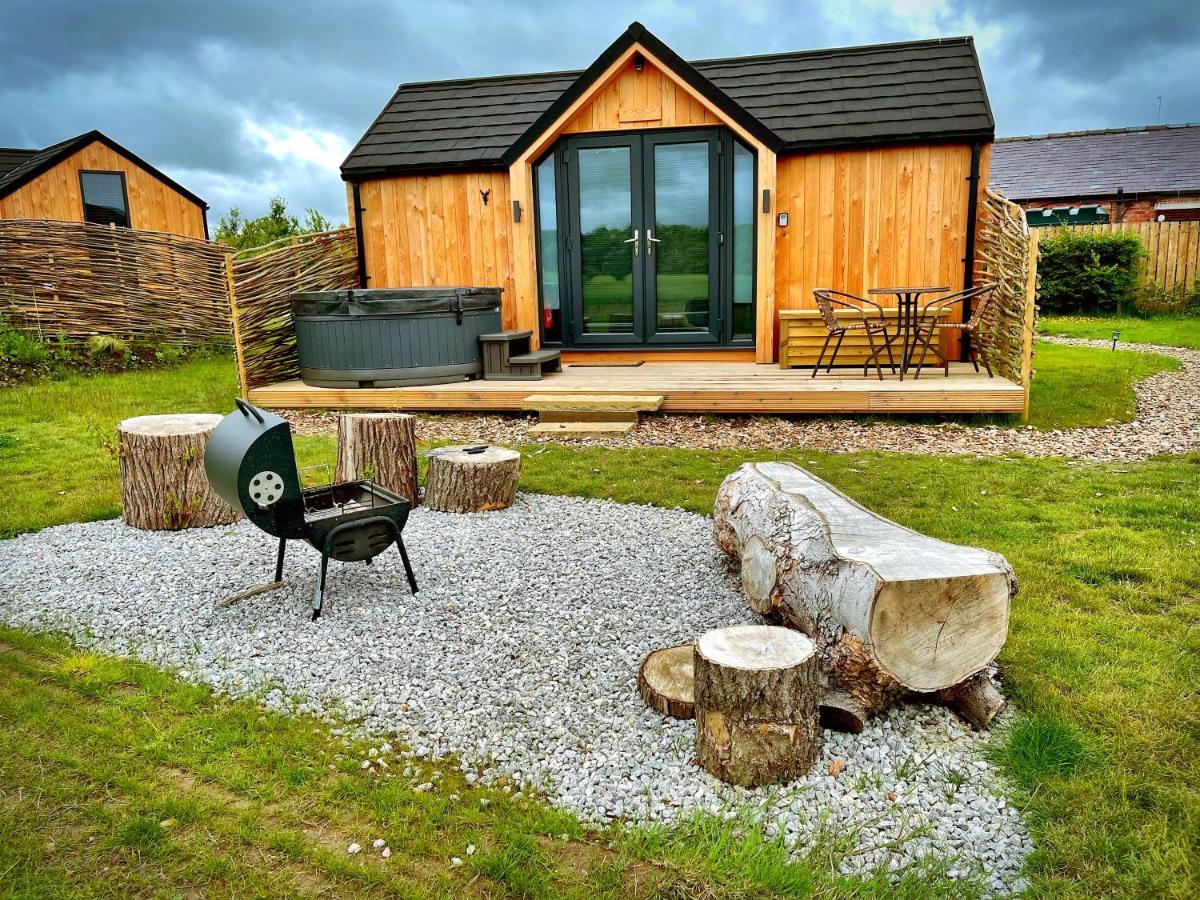 Highfield Farm Cabins - Housity