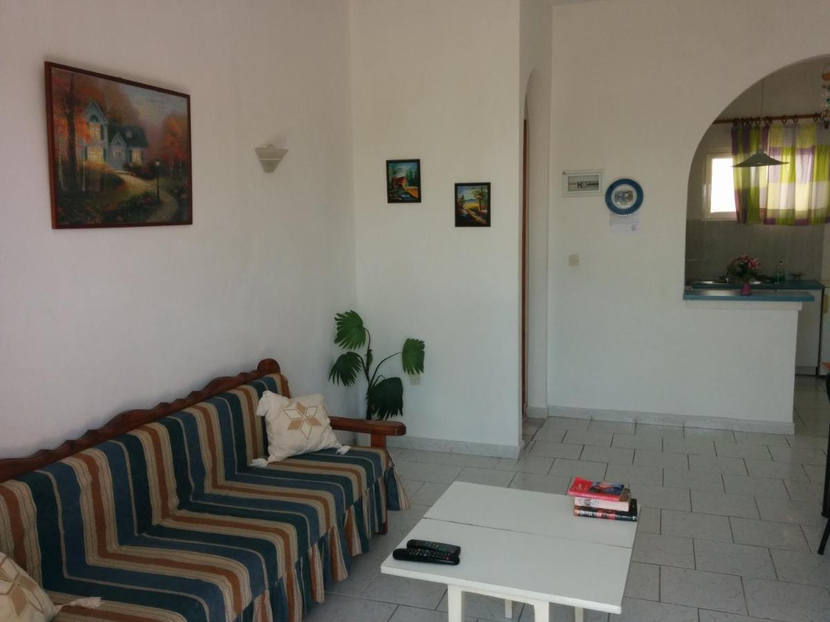 Nikos - Eleni - Housity