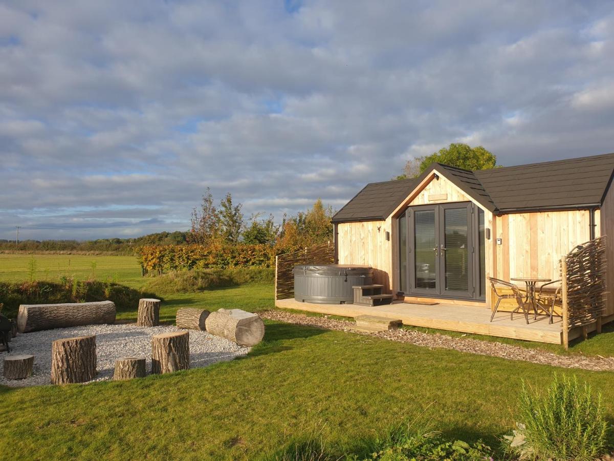 Highfield Farm Cabins - Housity