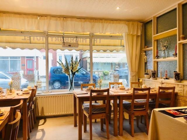 Highbury Hotel - Housity